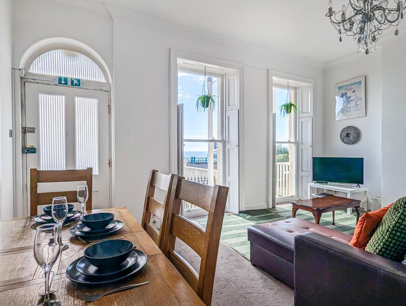 Marine Parade Sea View - By Lets * Hove